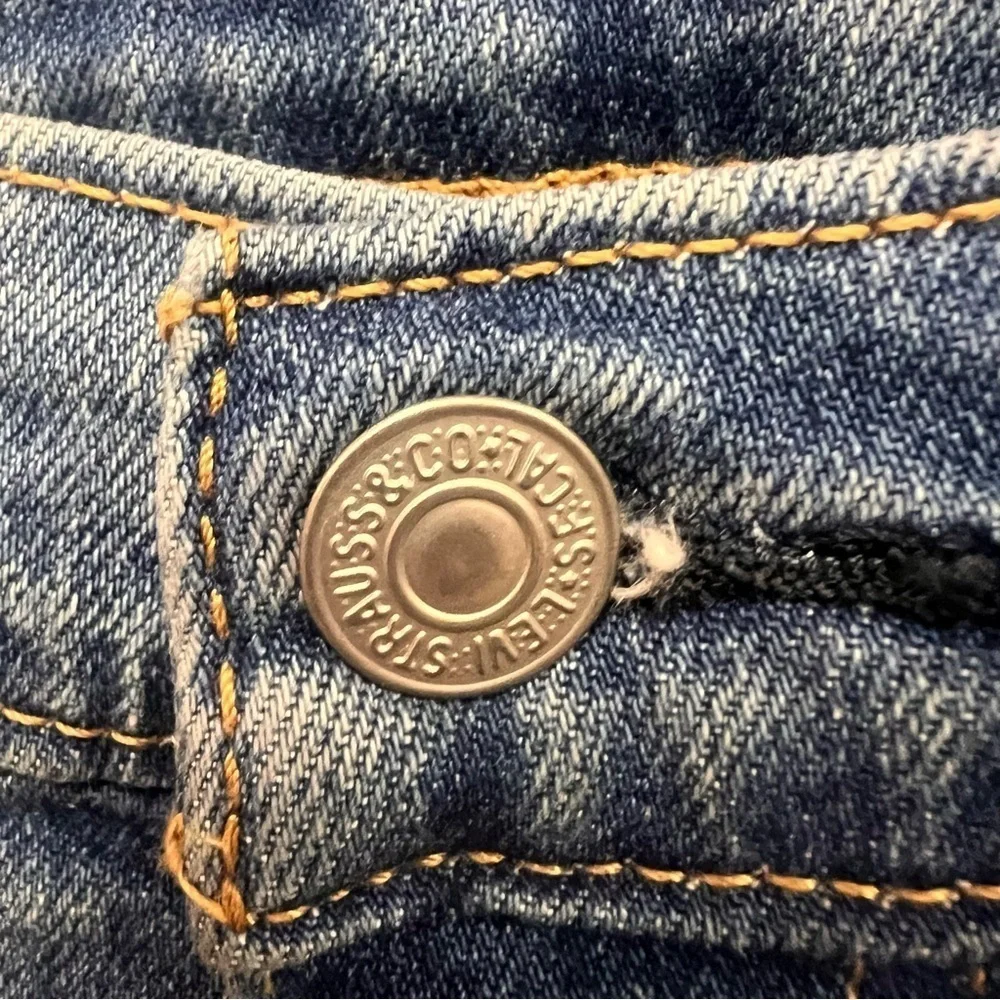 LEVI'S 505 straight leg faded men’s jeans size 38 30